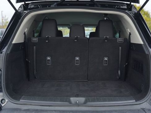 Used 2023 Nissan Pathfinder SV image 18