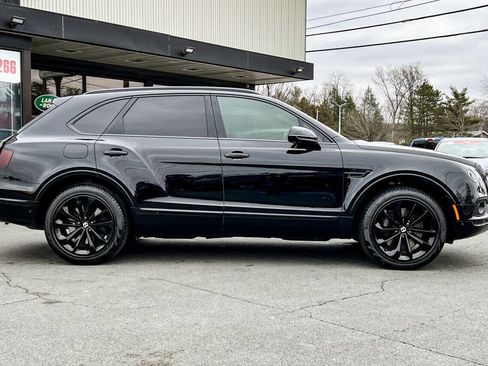 Used 2017 Bentley Bentayga image 3