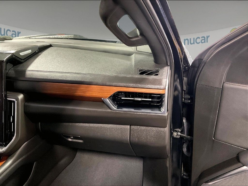 Used 2025 GMC Yukon Denali AWD/4WD image 13