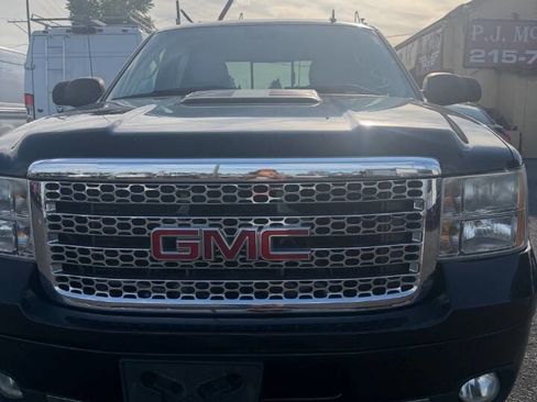 Used 2012 GMC Sierra 2500 Denali w/ Suspension Package, Off-Road AWD/4WD image 14