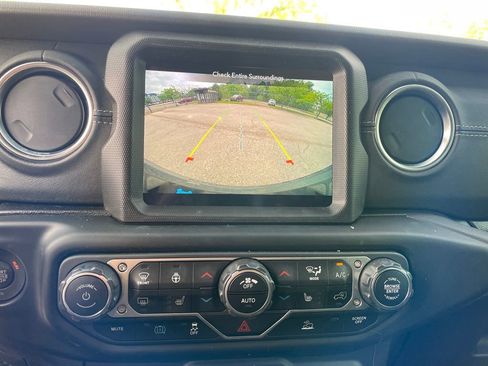 Used 2023 Jeep Wrangler Unlimited Sahara w/ Cold Weather Group AWD/4WD image 21