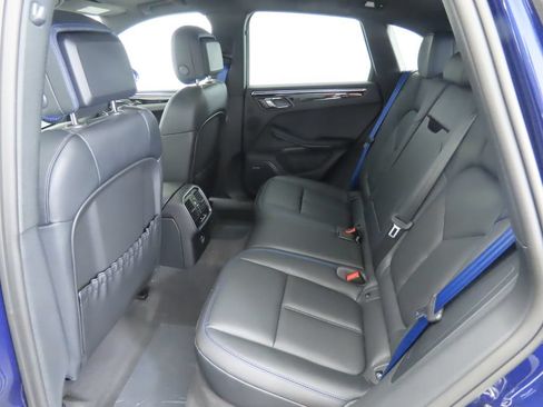 Used 2025 Porsche Macan AWD/4WD image 24