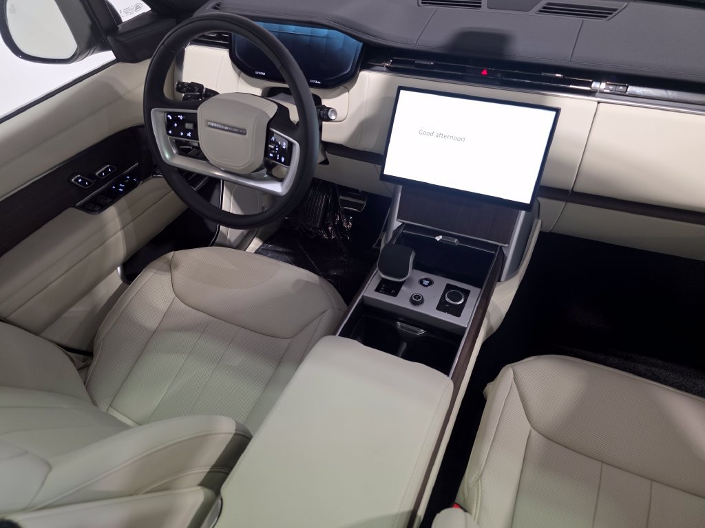 New 2027 Land Rover Range Rover Long Wheelbase SE AWD/4WD image 16