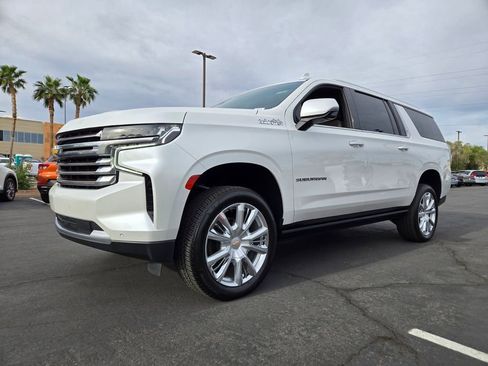 Used 2023 Chevrolet Suburban High Country image 2