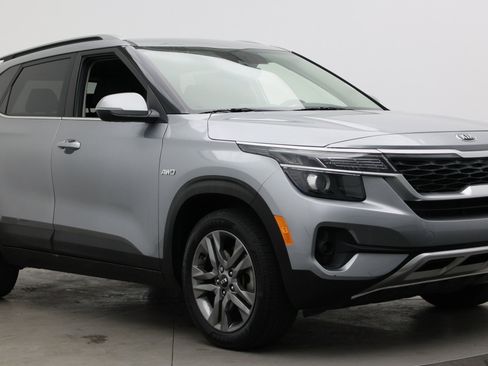 Used 2021 Kia Seltos S AWD/4WD image 3