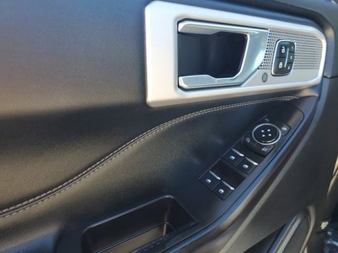 Used 2020 Ford Explorer Limited image 24