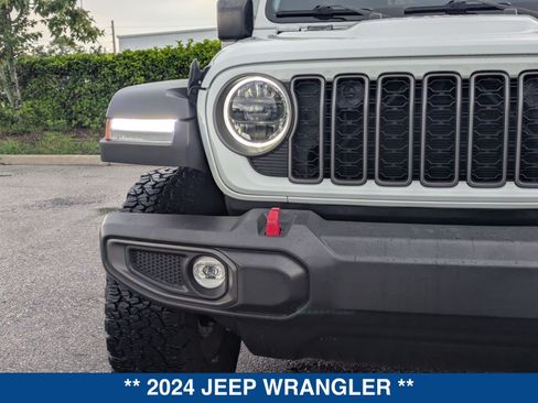 Used 2024 Jeep Wrangler Unlimited Rubicon AWD/4WD image 10
