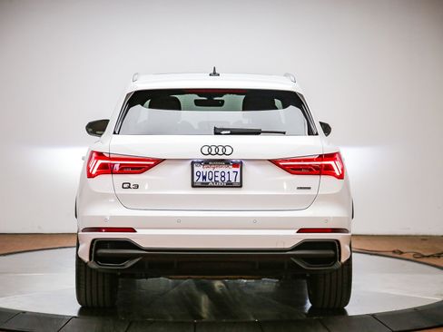 Certified 2025 Audi Q3 2.0T Premium w/ Convenience Package AWD/4WD image 3