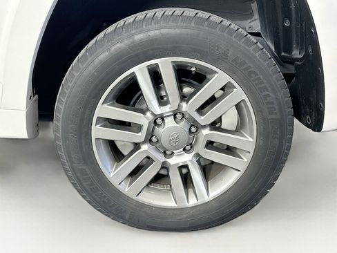 Used 2013 Toyota 4Runner Limited image 11