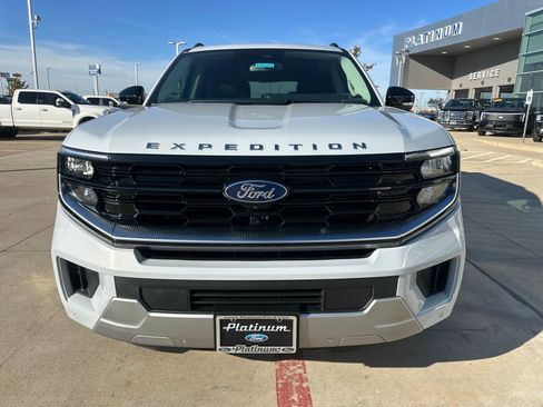 New 2025 Ford Expedition Max Platinum w/ Driver's Package image 8