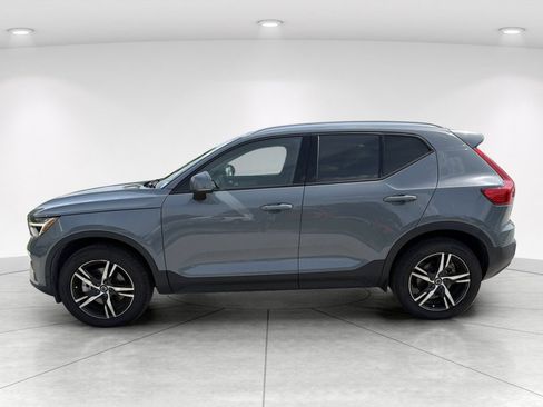 Used 2023 Volvo XC40 B4 Core w/ Convenience Package FWD image 7