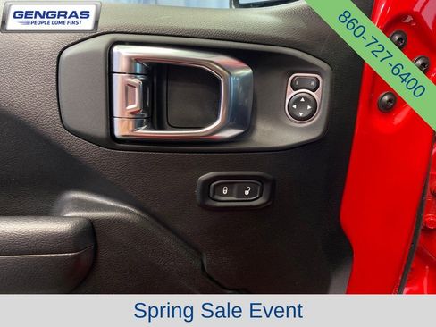 Used 2025 Jeep Wrangler Unlimited Rubicon 4xe w/ Convenience Group AWD/4WD image 13