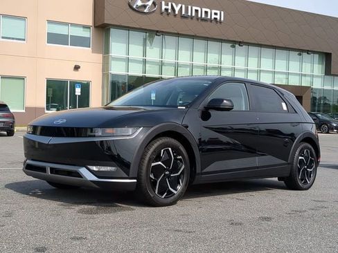 Used 2023 Hyundai Ioniq 5 SEL w/ Cargo Package AWD/4WD image 2