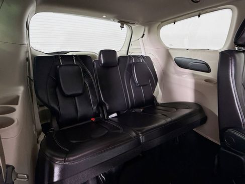 Used 2022 Chrysler Pacifica Touring-L image 26