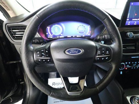 Used 2020 Ford Escape Titanium image 19