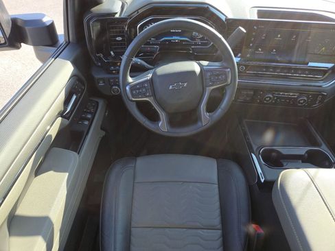 Used 2025 Chevrolet Silverado 2500 ZR2 w/ Technology Package image 32