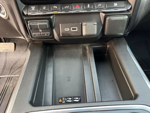 Used 2022 Chevrolet Silverado 2500 High Country image 32