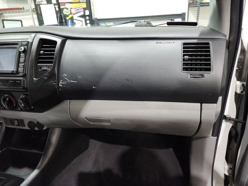 Used 2015 Toyota Tacoma 4x4 Access Cab image 33