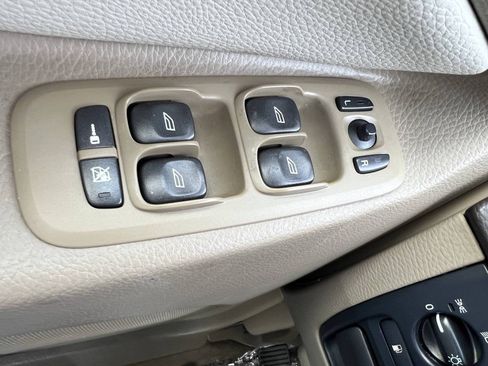 Used 2013 Volvo XC90 3.2 FWD image 28