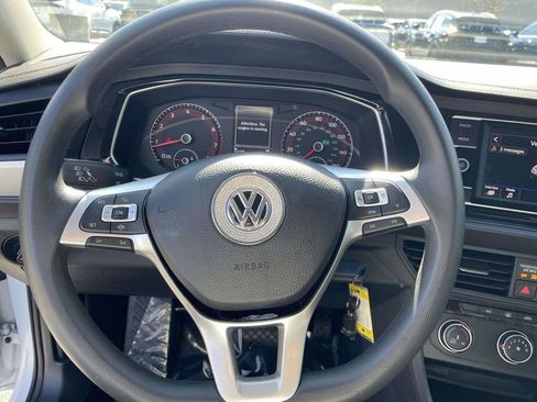Used 2019 Volkswagen Jetta SE image 19