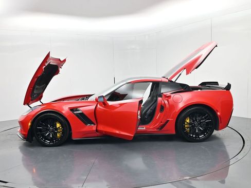 Used 2016 Chevrolet Corvette Z06 w/ 3LZ Preferred Equipment Group RWD image 74