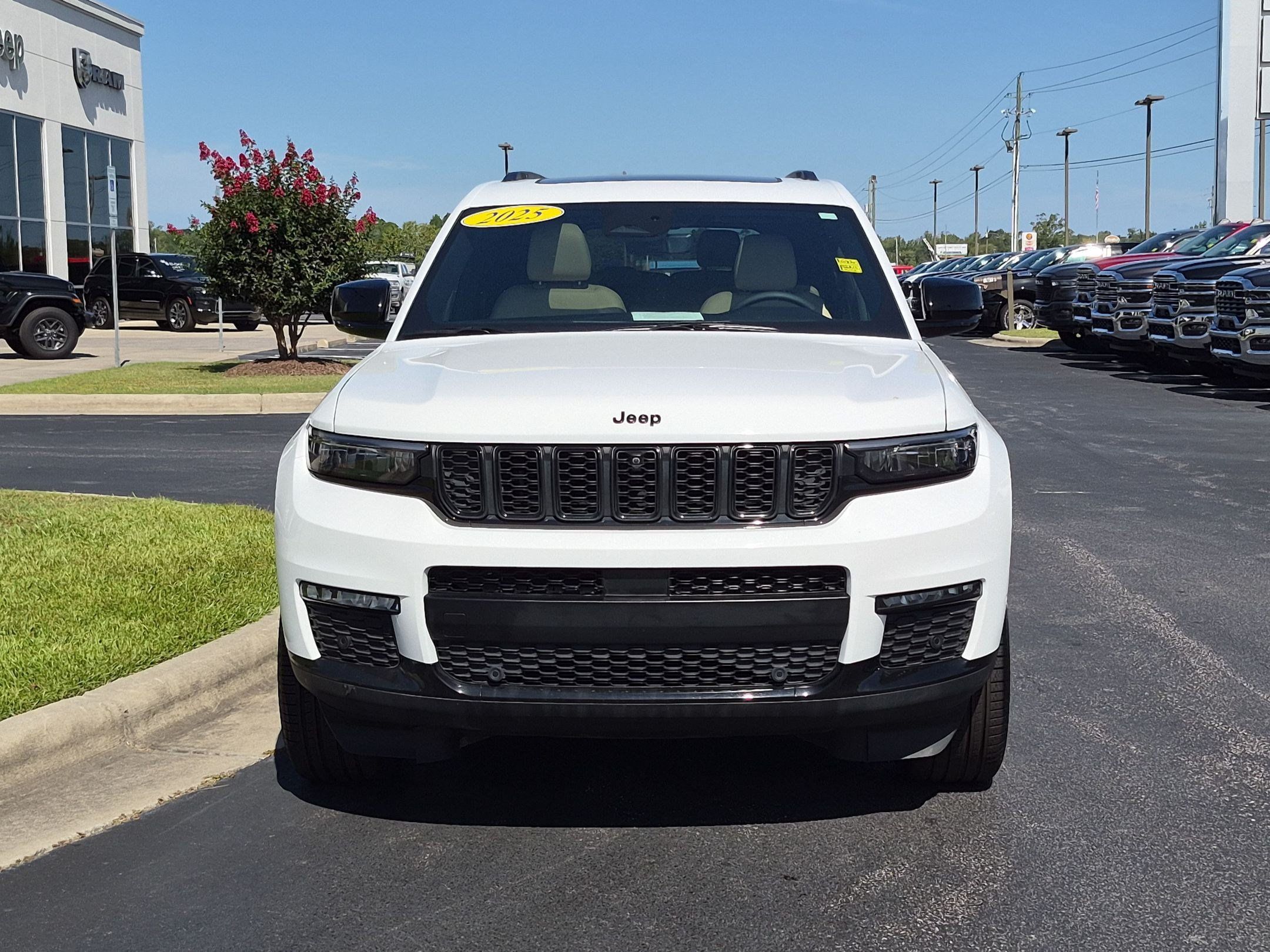 Used 2025 Jeep Grand Cherokee L Limited w/ Luxury Tech Group II RWD image 2