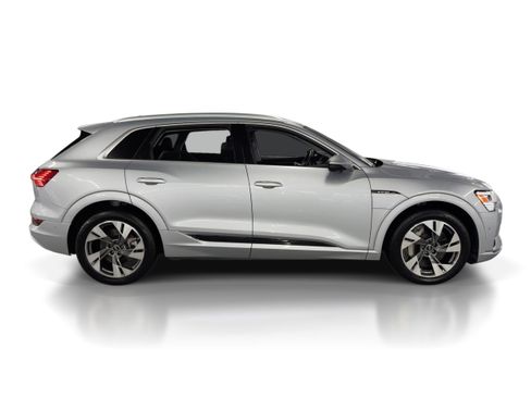 Used 2022 Audi e-tron Premium Plus w/ Premium Plus Package image 7