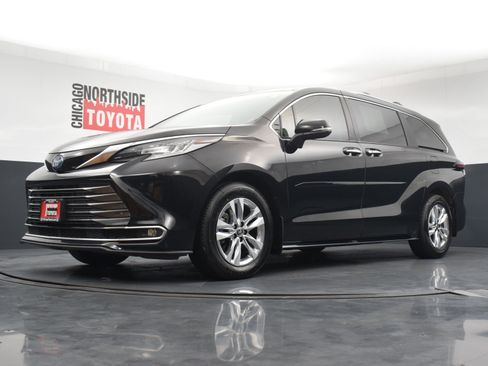 Used 2024 Toyota Sienna Limited AWD/4WD image 40