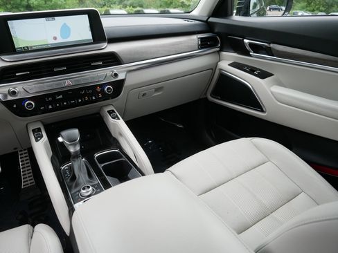 Certified 2022 Kia Telluride SX w/ Nightfall Edition Package AWD/4WD image 11