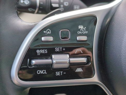 Used 2022 Mercedes-Benz GLC 300 image 17
