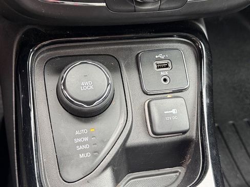 Used 2021 Jeep Compass Limited image 19
