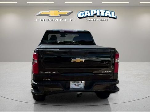 Used 2022 Chevrolet Silverado 1500 Custom w/ Safety Confidence Package AWD/4WD image 4