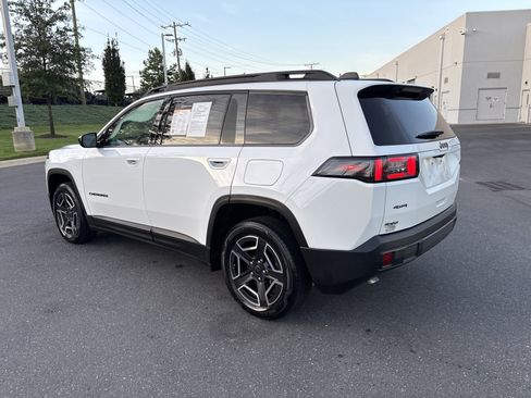 Used 2026 Jeep Cherokee Laredo AWD/4WD image 7