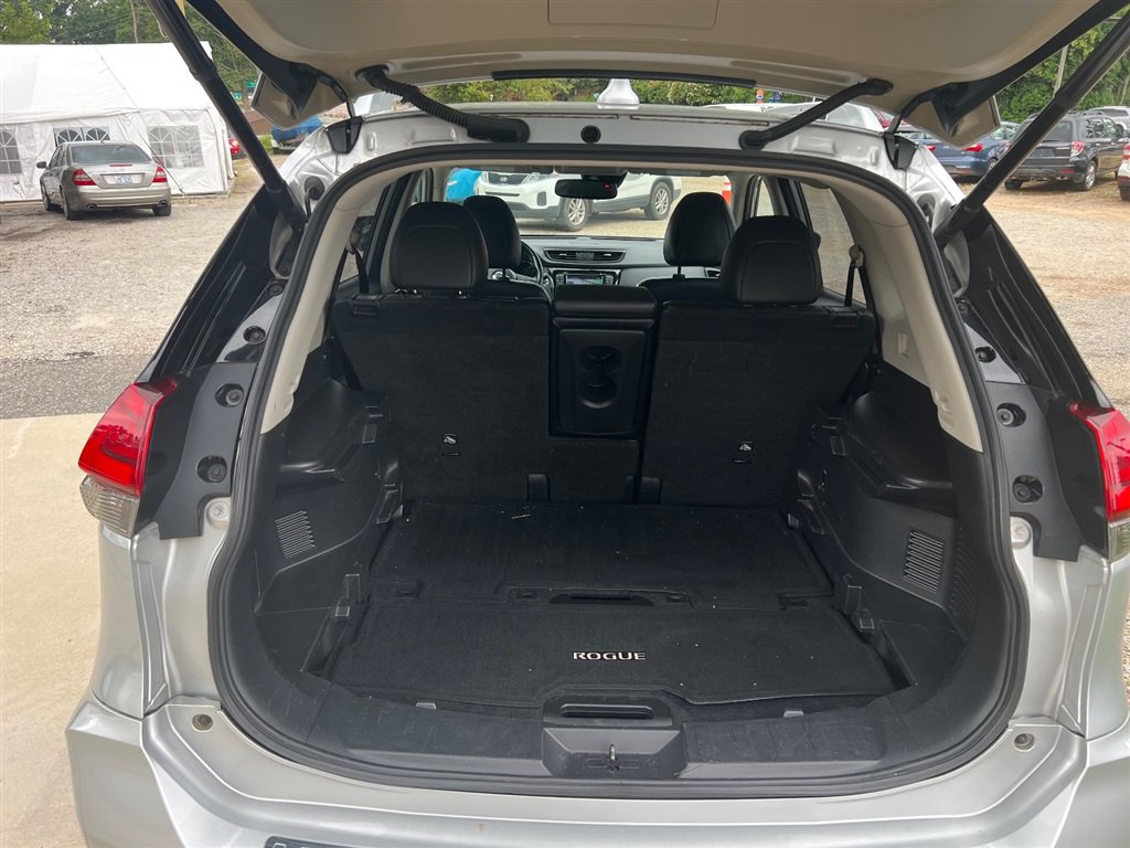 Used 2017 Nissan Rogue SL FWD image 18