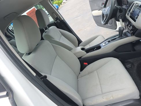 Certified 2022 Honda HR-V LX image 25