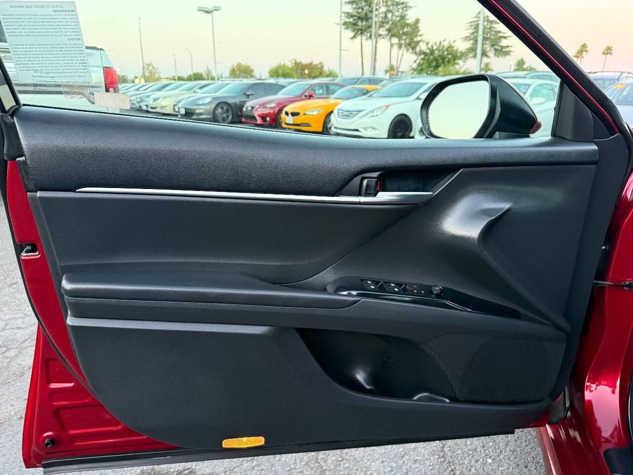 Used 2018 Toyota Camry SE FWD image 9