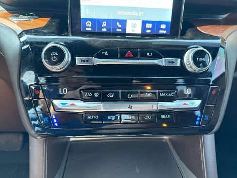 Used 2021 Ford Explorer King Ranch w/ Premium Technology Package AWD/4WD image 17