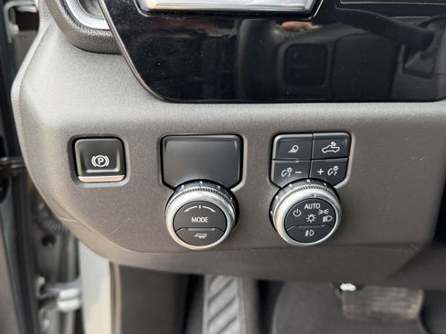 Certified 2025 GMC Sierra 1500 SLT image 15