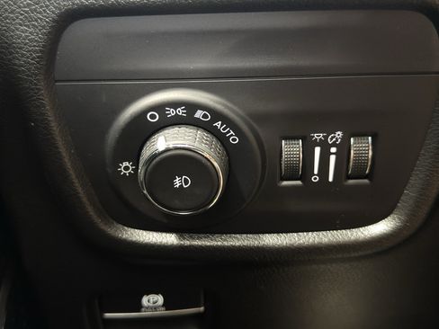 Used 2023 Jeep Grand Cherokee Limited w/ Luxury Tech Group II AWD/4WD image 33