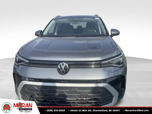 Used 2025 Volkswagen Taos SE FWD image 2