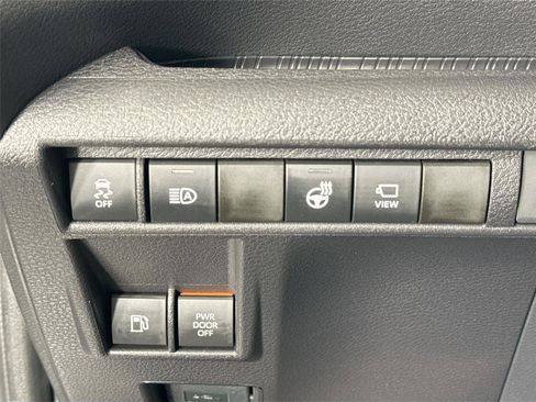 Certified 2025 Toyota Sienna Platinum image 16