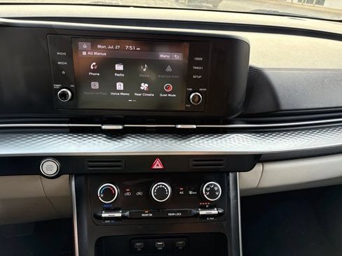 Used 2022 Kia Carnival LX FWD image 14