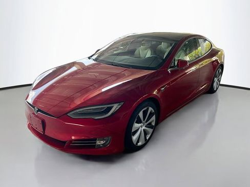 Used 2020 Tesla Model S Long Range Plus image 4