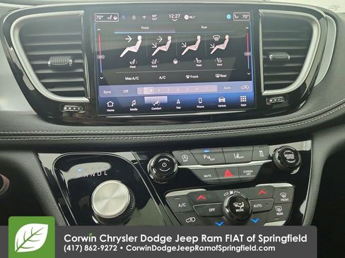 Used 2025 Chrysler Pacifica Limited FWD image 27