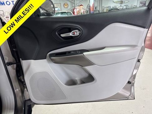 Used 2020 Jeep Cherokee Limited AWD/4WD image 39