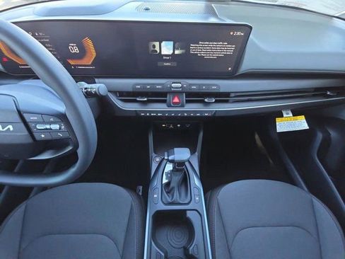 Used 2025 Kia K4 LX image 30