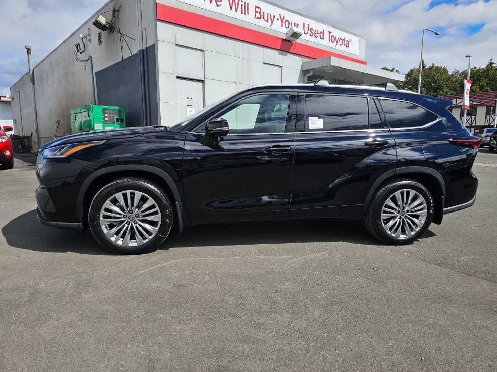 New 2026 Toyota Highlander Platinum AWD/4WD image 4