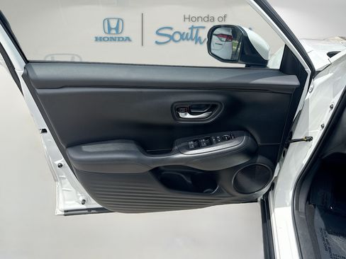 Certified 2024 Honda HR-V LX image 19