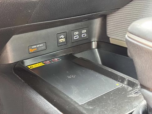 Used 2025 Toyota Camry SE FWD image 12