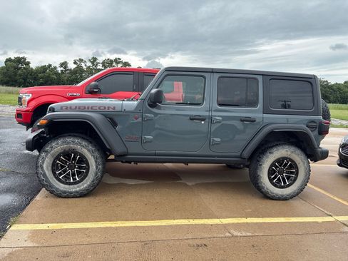Used 2024 Jeep Wrangler Unlimited Rubicon w/ XTREMEE 35" Tire Package AWD/4WD image 4